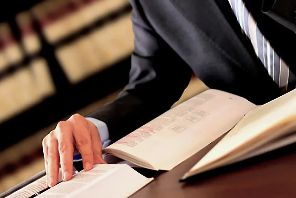 When to Contact an Employment Lawyer?